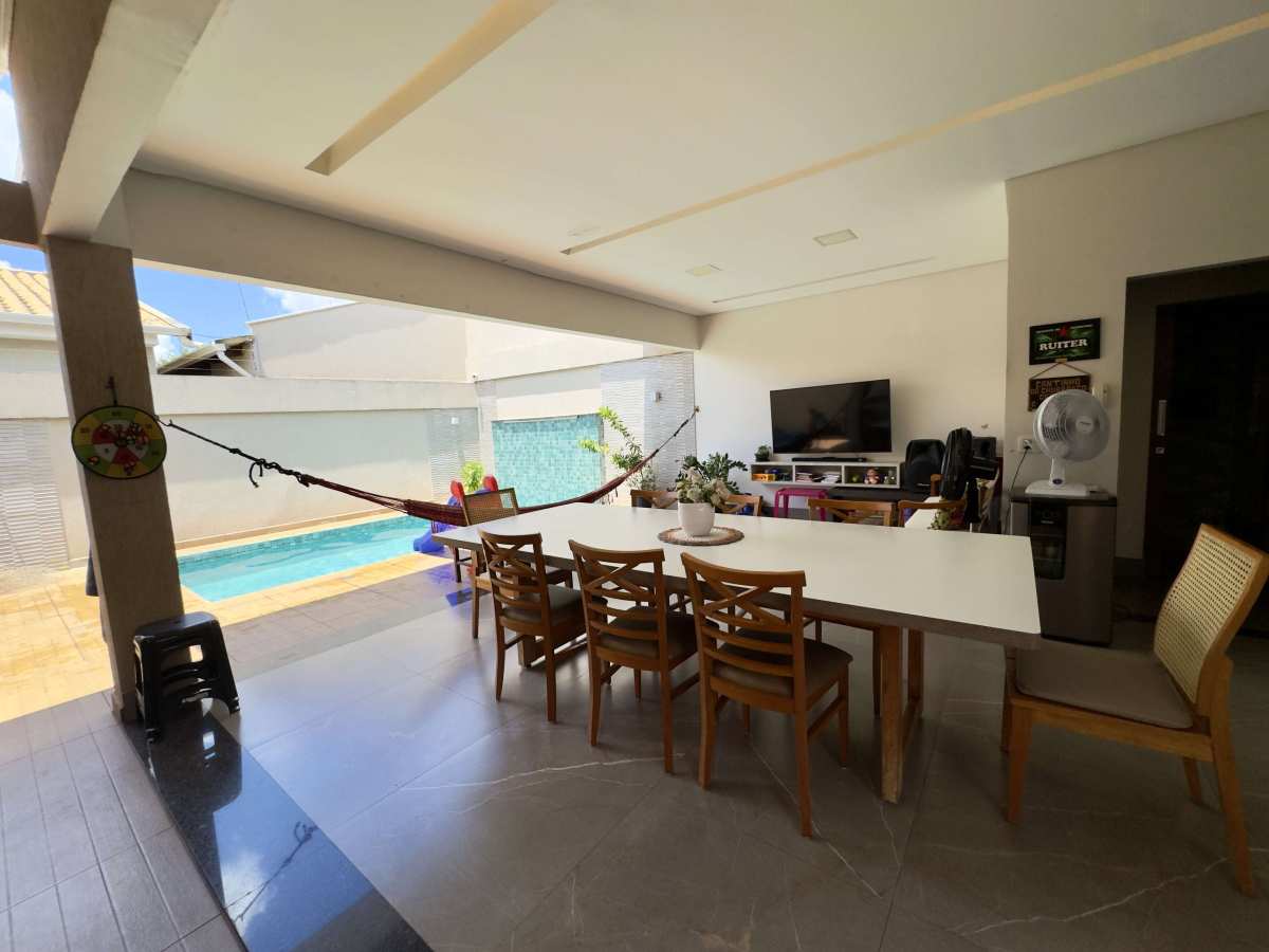 Casa à venda, com 3 quartos, 216m² no Coimbra - Equipe Top One / AEVO Imobiliária